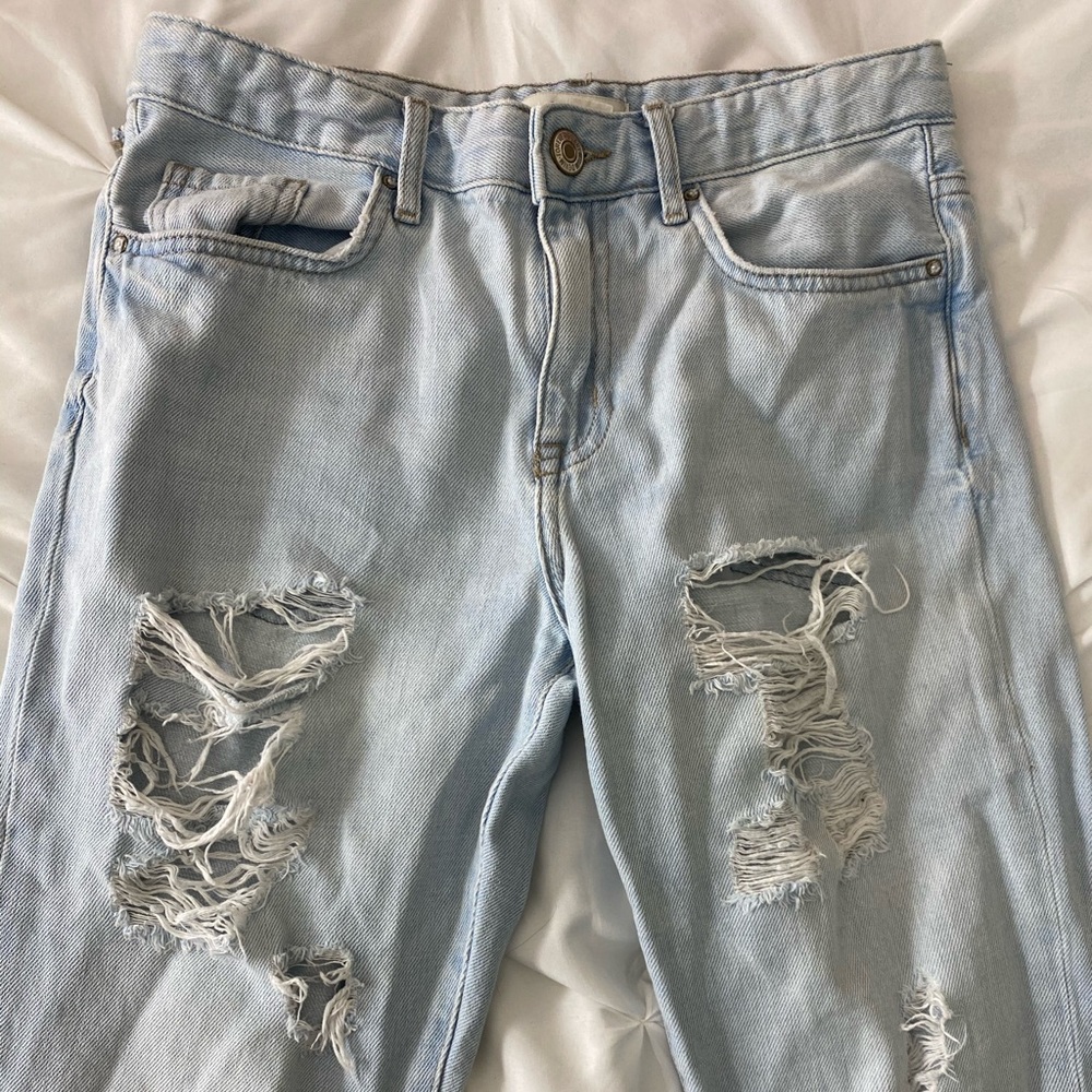 Light blue wash boyfriend jeans